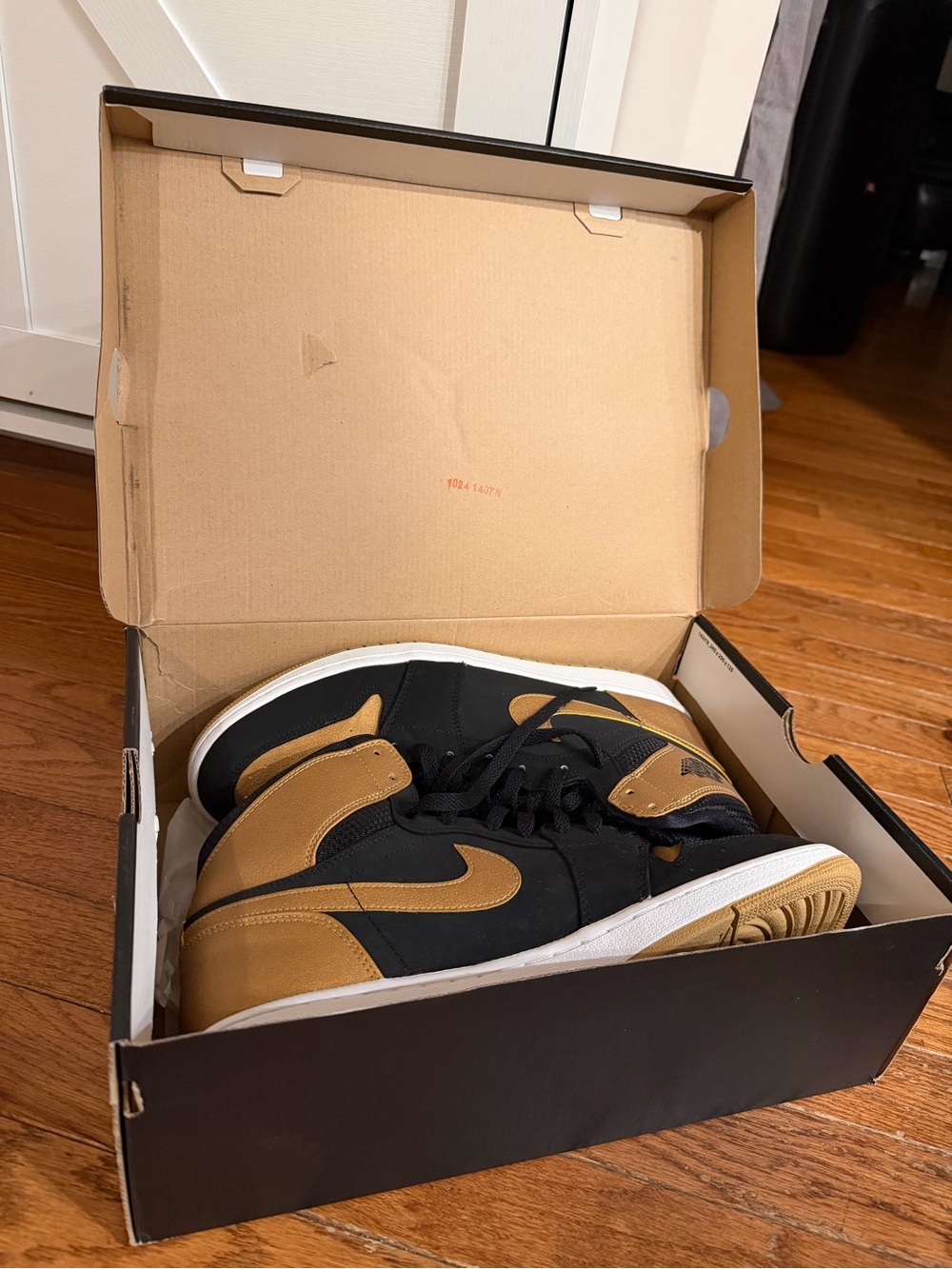 Men's Black & gold High-Top Sneakers
